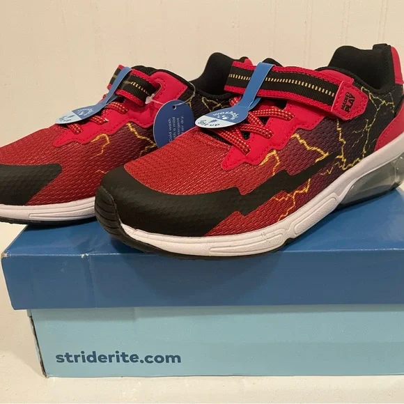 ✨ PRICE DROP! ✨ NWT STRIDE RITE Light-Up Lightning Sneaker Boys Size 3M - Picture 4 of 7